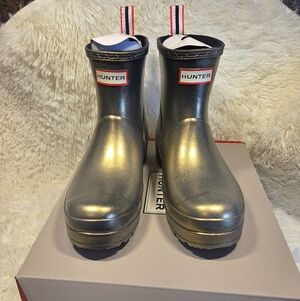 BRAND NEW IN BOX!! Hunter Org Play Nebula Short Rain Boots Womens Sz 9